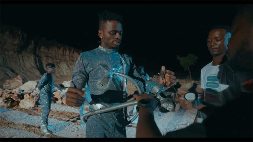 Watch Diamond Platnumz - Baba Lao Behind the scene Part 1 & 2 video