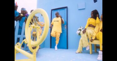 DOWNLOAD VIDEO Olamide - Green Light MP4