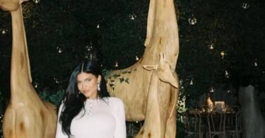 Kylie Jenner shares photos from her baby shower