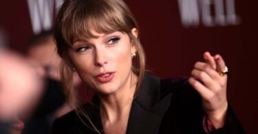 Taylor Swift's fan arrested after crashing car into singer's home