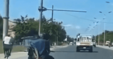 Couple seen k!ssing on a moving motorcycle (+Video)