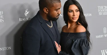 Kanye West apologises to Kim Kardashian