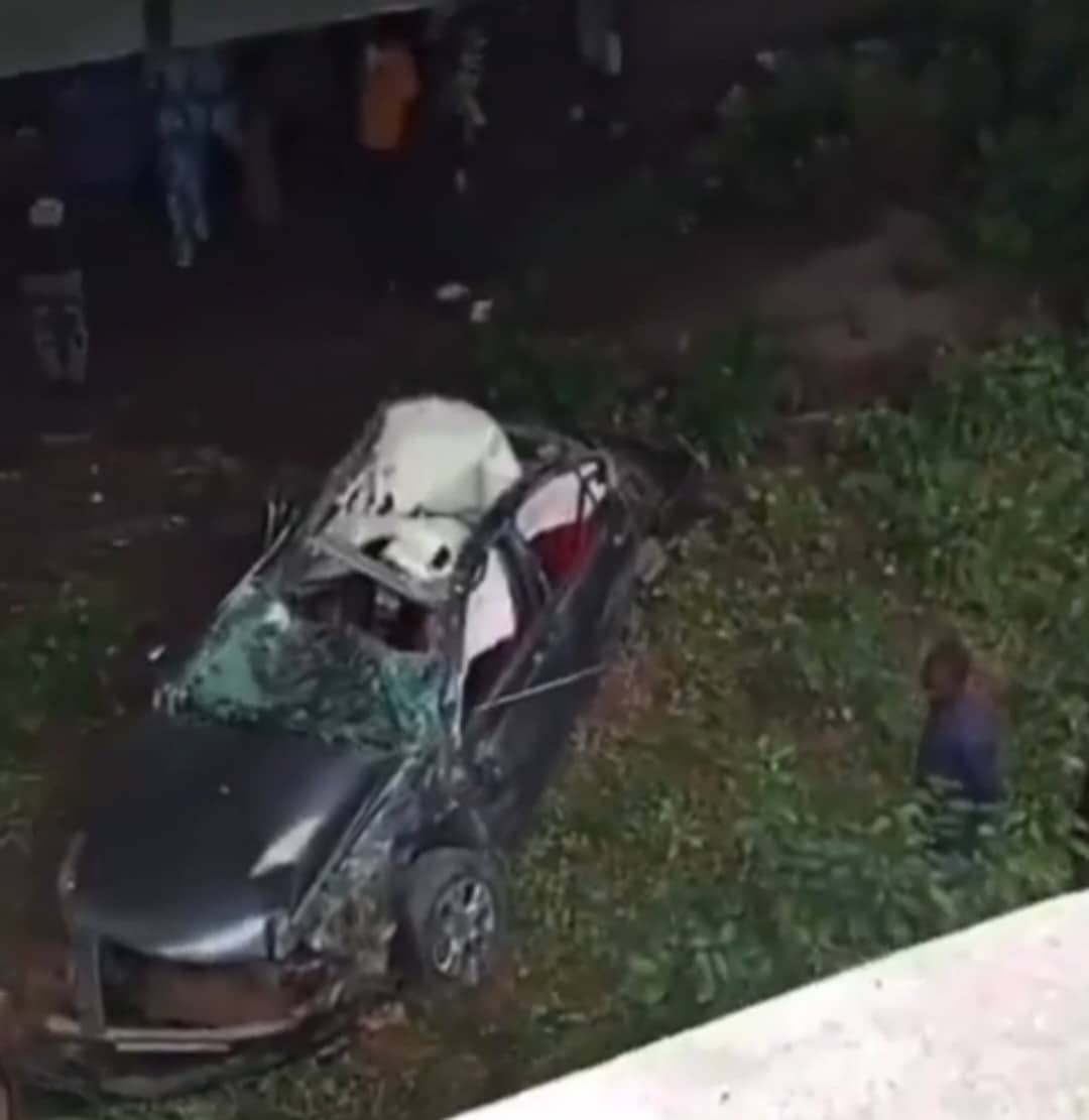 One casualty recorded as car falls off Otedola Bridge in Lagos (+Video) —  citiMuzik