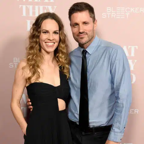 Actress Hilary Swank announces she is pregnant with twins