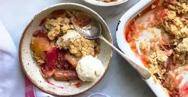 Apple, cream & spiced rye crumble pots Recipe