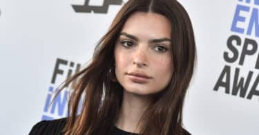 Emily Ratajkowski says she doesn't believe there are straight people