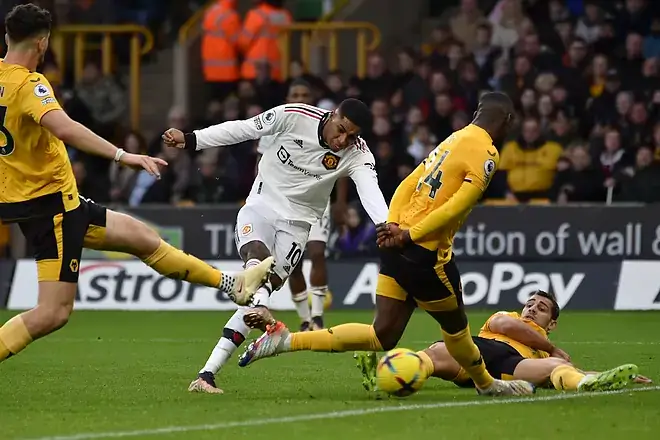 Rashford comes to Manchester United's rescue against Wolves