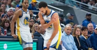 Steph Curry to get an MRI after suffering a shoulder injury in Golden State Warriors 125-119 loss to Indiana Pacers