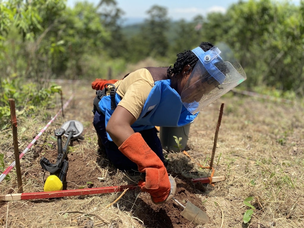 Zimbabwe's Women Deminers Sweep Away Fear And Stereotypes