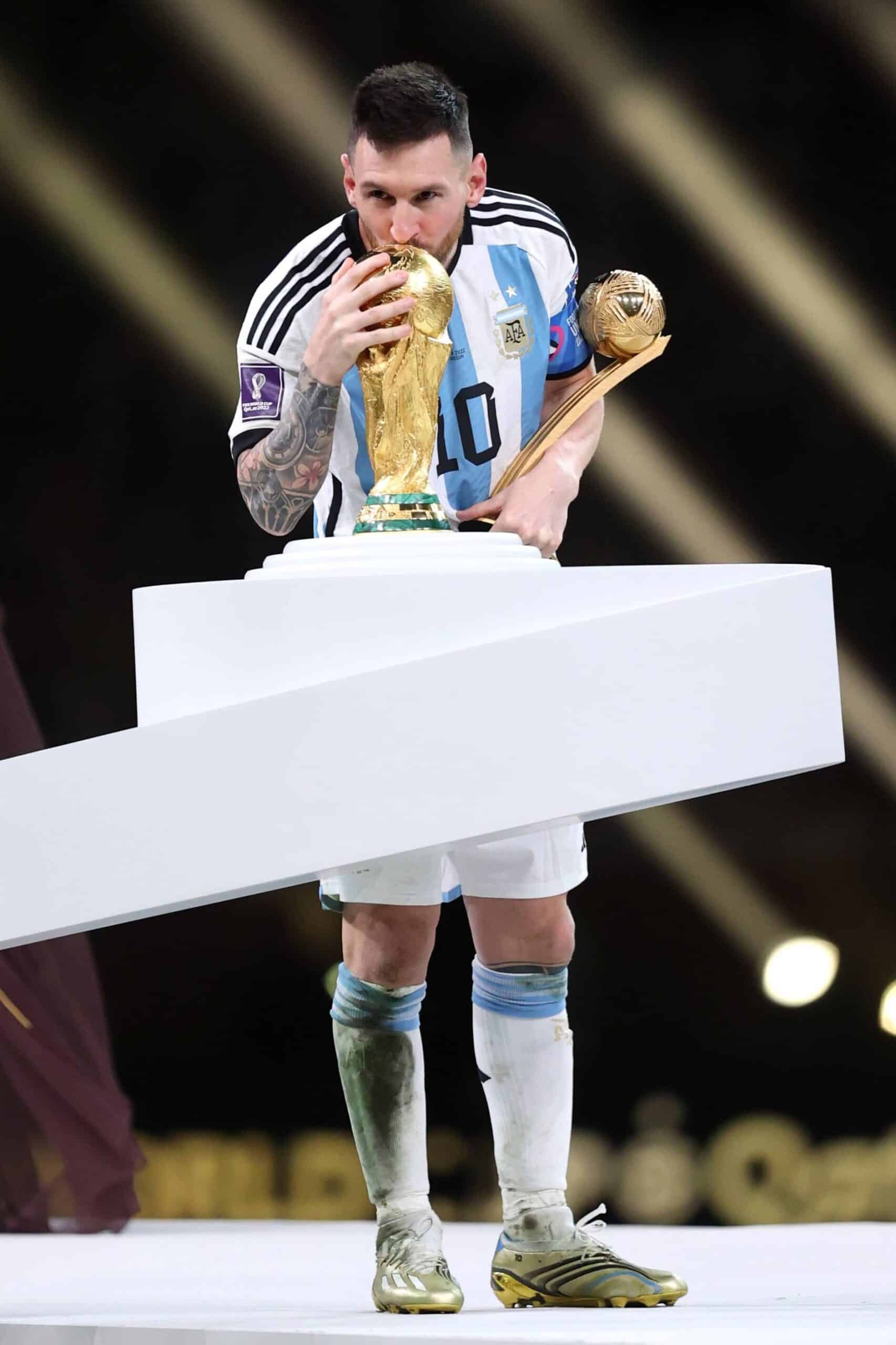 Watch Messi Lifts World Cup Trophy For Argentina Fifa World Cup Qatar 2022 — Citimuzik 5449