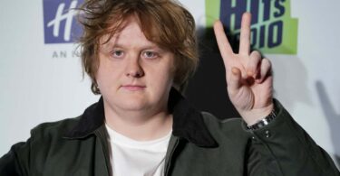 Lewis Capaldi - Pointless LYRICS