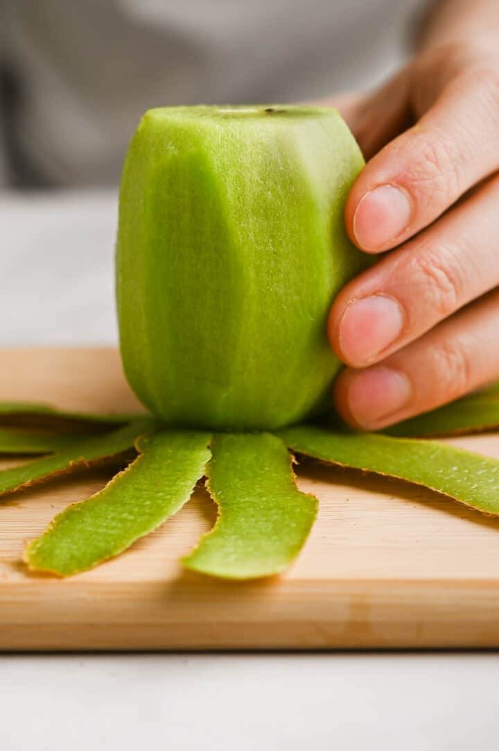 How to cut a Kiwi