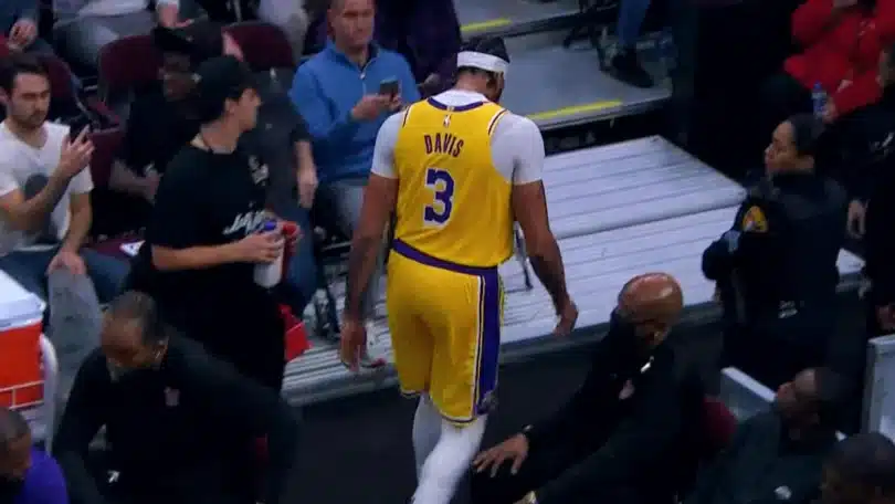 Anthony Davis exits Lakers-Cavs game with flu-like symptoms, does not return