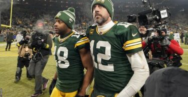 Seahawks Dolphins claim playoff spots as Aaron Rodgers Packers miss out