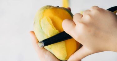 How to peel a Mango