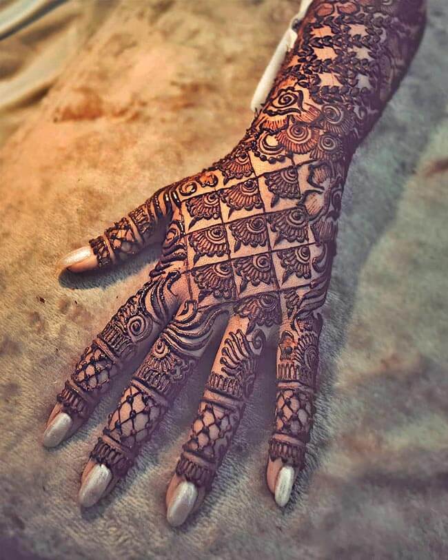 60+ Arabic Mehndi Designs - Simple & Unique | WedMeGood