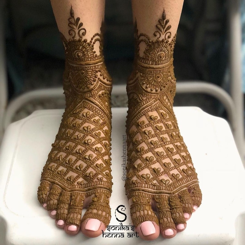 10+ Latest Leg Mehandi Designs That Adorn Your Limbs