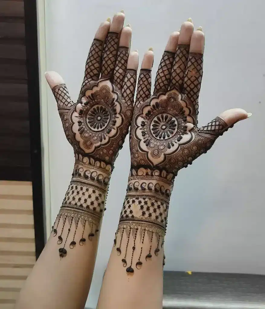 70+ Most Beautiful Minimal Henna Designs for Every Occasion - Pyaari  Weddings