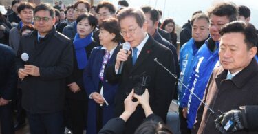 South Korean Opposition Leader Lee Jae-myung Stabbed During Press Conference