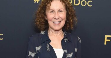 Rhea Perlman Net Worth