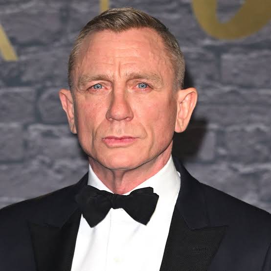 Is Daniel Craig Gay?