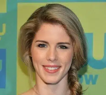 Emily Bett Rickards Net Worth