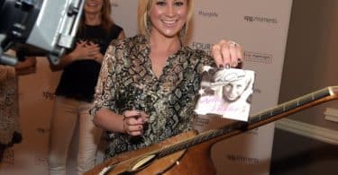 Kellie Pickler Net Worth: Charting the Country Star’s Financial Journey